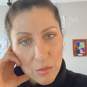 Meet your Posher, Mirella